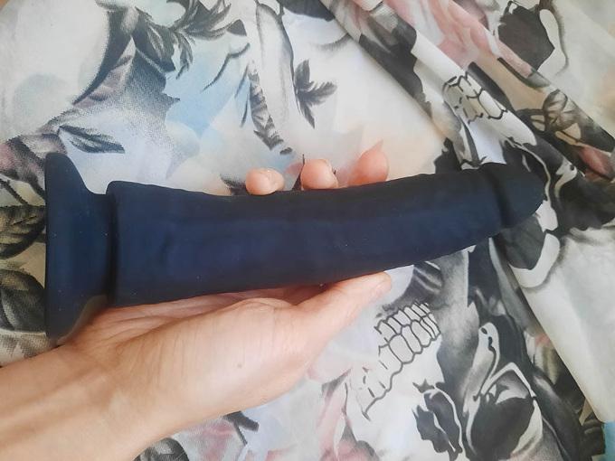 Silikonové dildo s přísavkou BASIC X Elio Recenze silikonového dilda s přísavkou BASIC X Elio