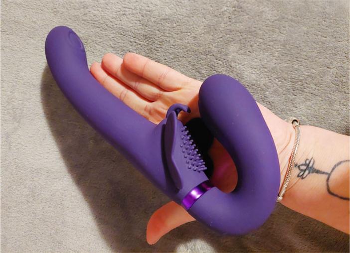 Pulzační a vibrační strap-on VIVE Satu Recenze pulzačního a vibračního strap-onu VIVE Satu